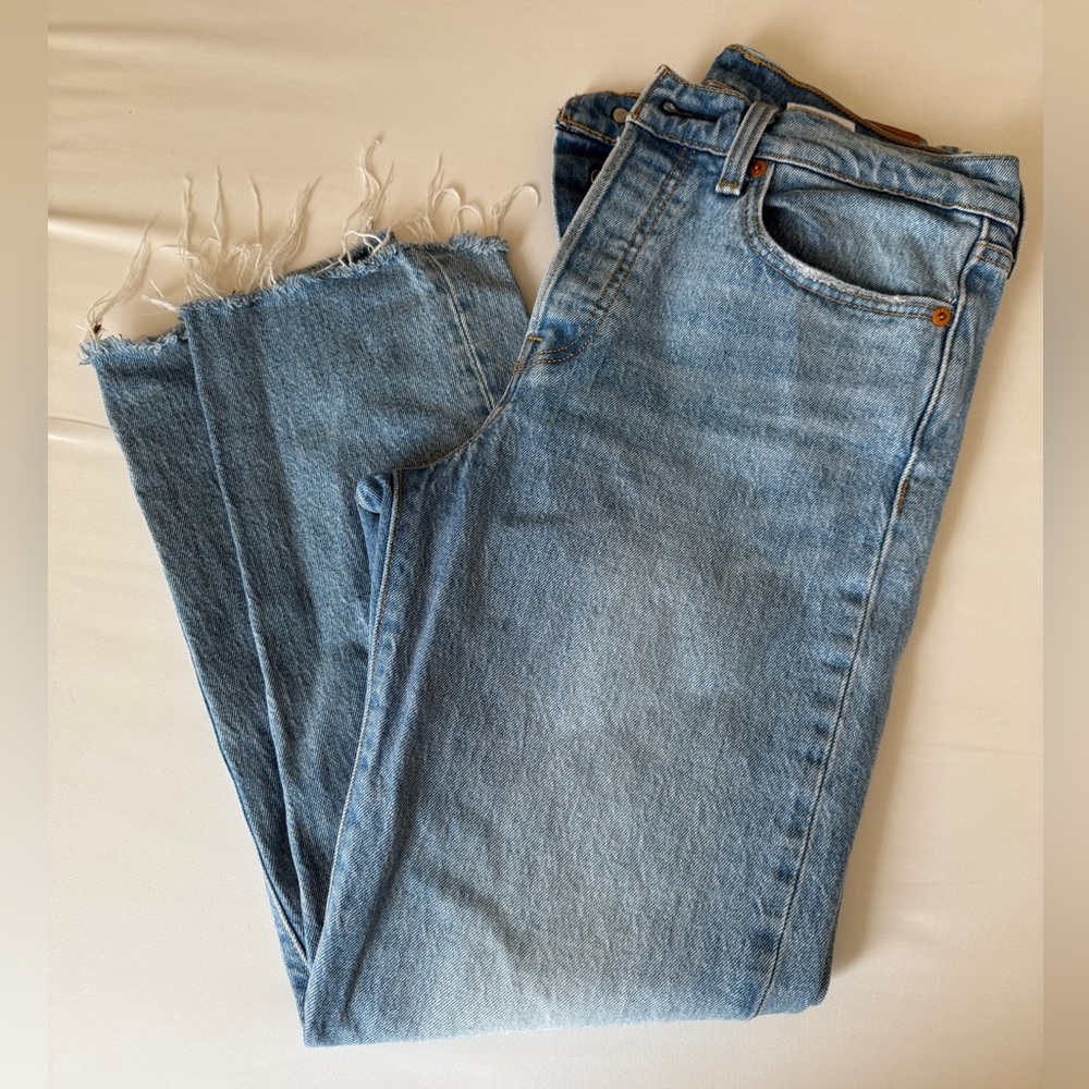 Levi Wedgie Jeans - Size 28